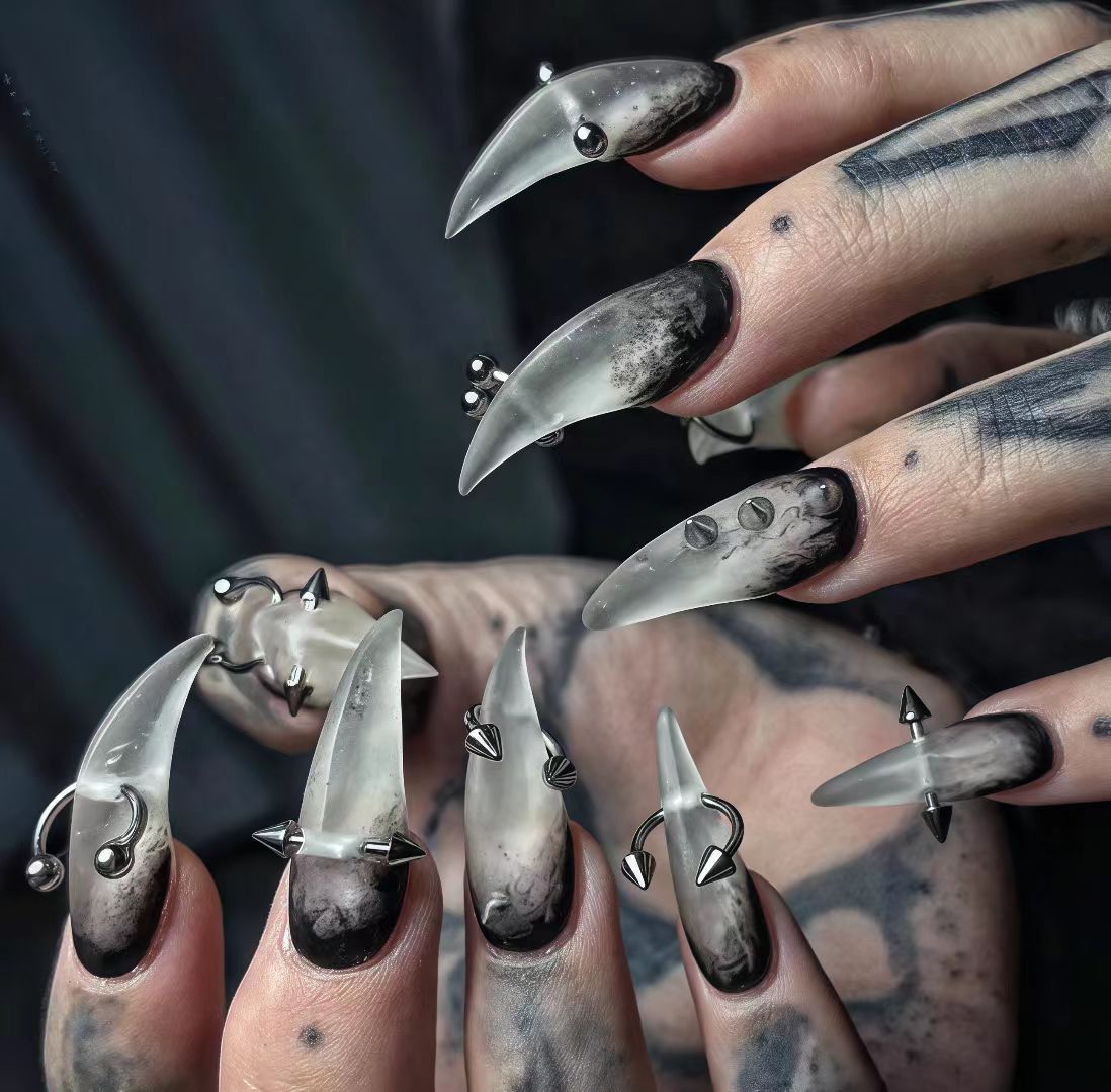 Piercing Rivet Cat's Claw