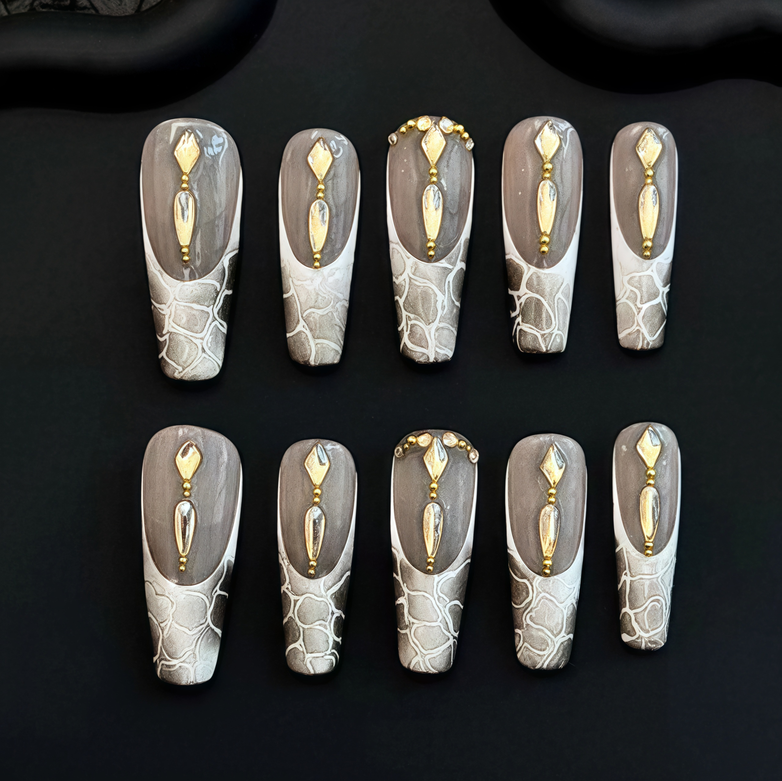 Grey zircon alligator leather Main image